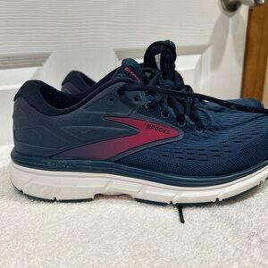 Brooks Dyad Running Shoes – Women’s Size 7 – Supportive & Comfortable